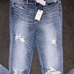 *BNWT* Judy Blue High Rise Skinny destructed jeans - medium wash - Size 13/31